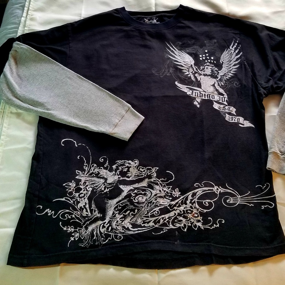 Graphic tshirt with thermal long sleeves.